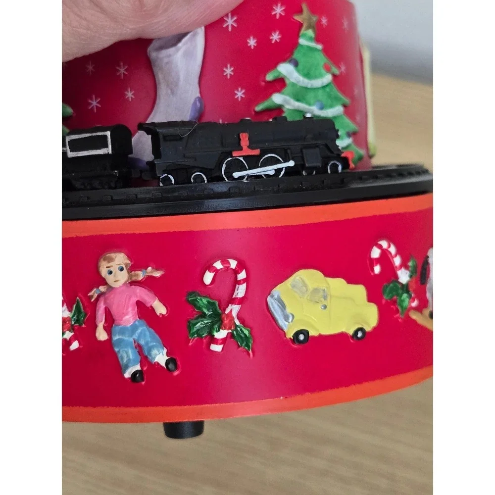 Hallmark Coca-Cola Santa Musical Snow Globe Moving Train 2001